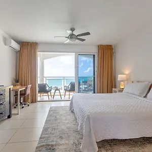 https://sand-bar-cove-beach-bar-studio-at-morgan-resort.comcaribbean.com