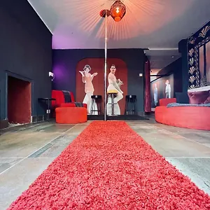 https://hen-stag-party-and-events-hotel.brighton-hotels-england.com